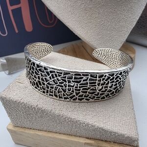 Silver and Black Textured Cuff Bracelet (508)